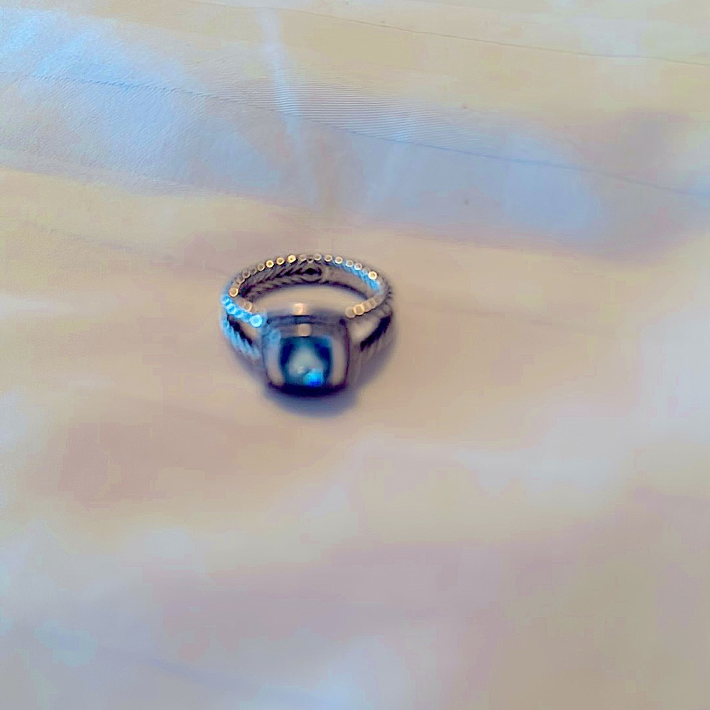 Beautiful, sparkling David Yurman ring size 7.